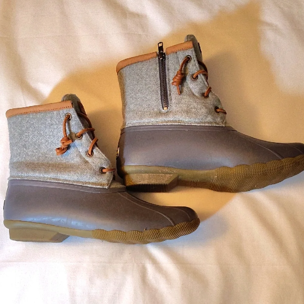 Sperry Gray Wool-Blend Boots EUC Size 10